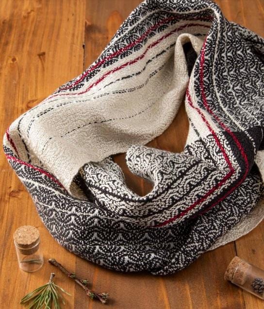 Fibonacci Cowl with a Twist