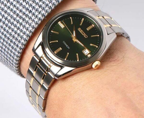 Seiko Herren-Uhr Quarz Titan mit Edelstahlband, Silver, SUR377P1-AMZUK