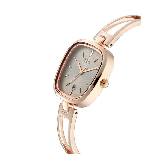 Titan Women Metal Grey Dial Analog Watch -Nr2604Wm01, Band Color-Rose Gold